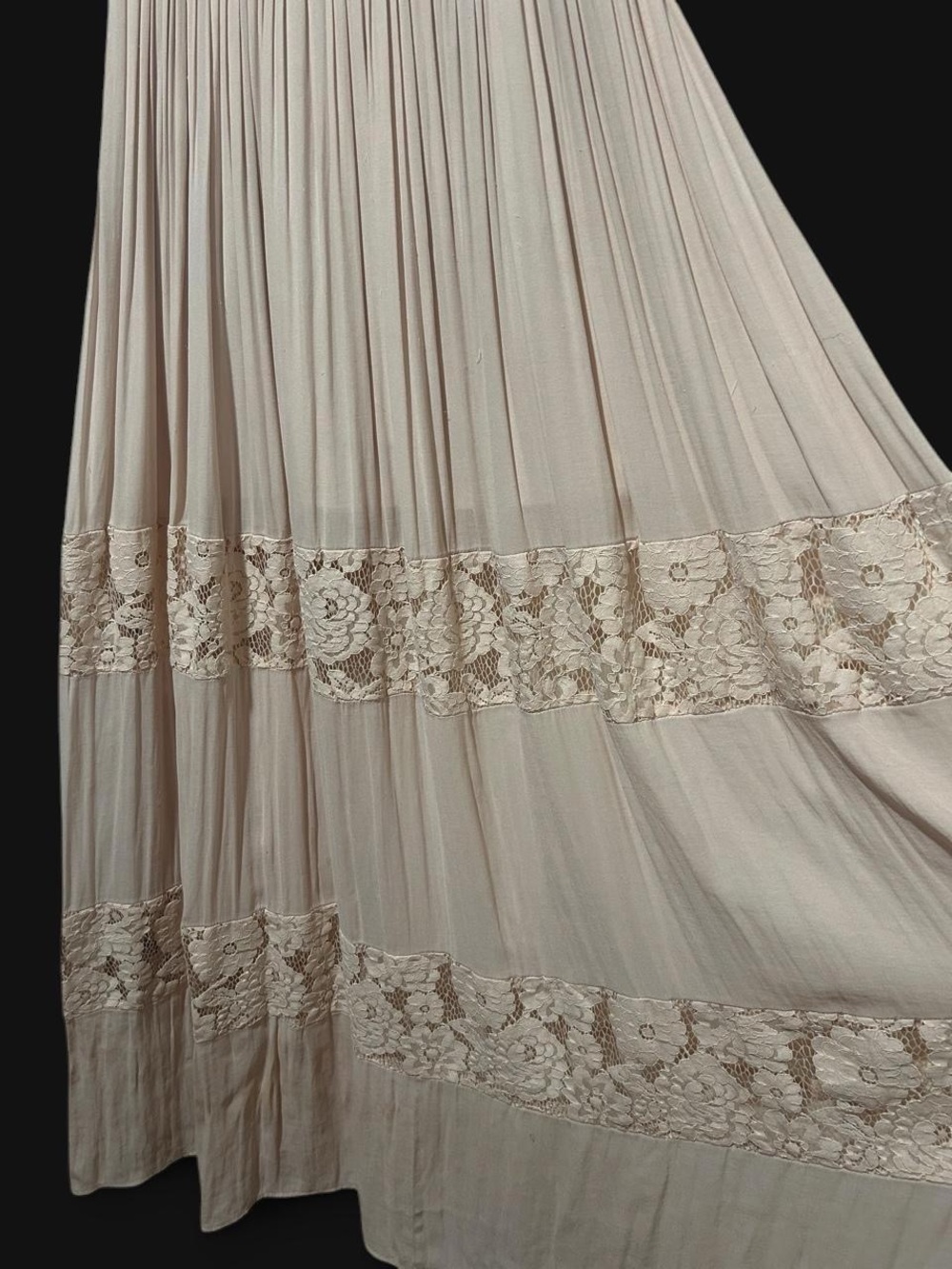 Forever 21 Light Blush Lace & Pleated Maxi Dress - Picture 4 of 6